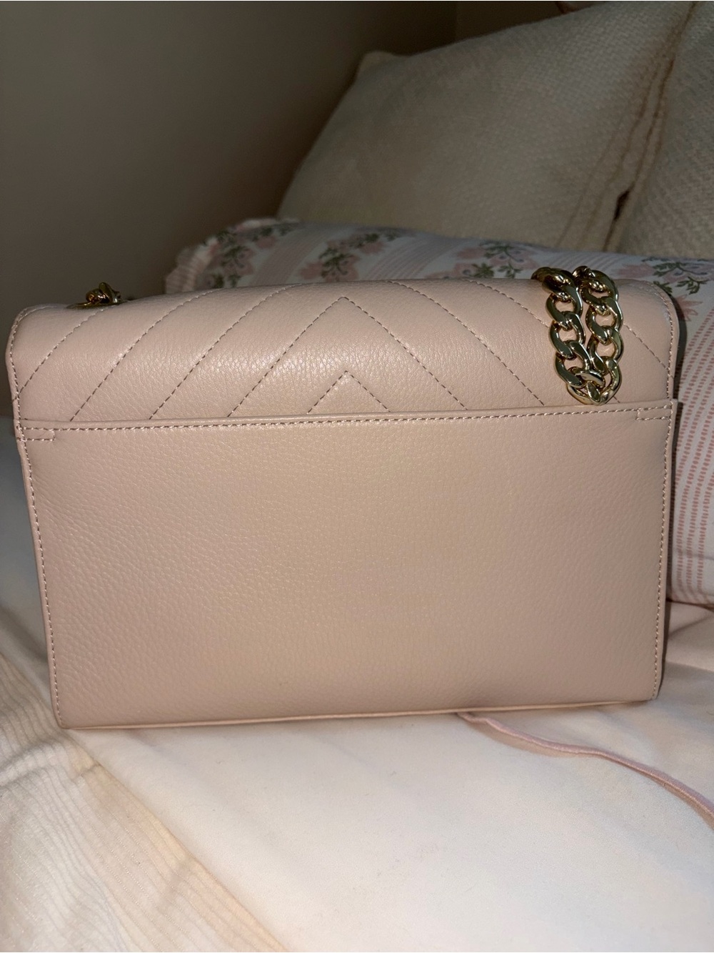 Karl Lagerfeld Paris Quilted Blush Crossbody Shoulder Bag Gold Chain EUC - Picture 4 of 10